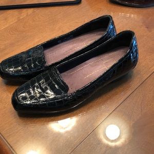 Clark’s size 9 faux alligator loafers